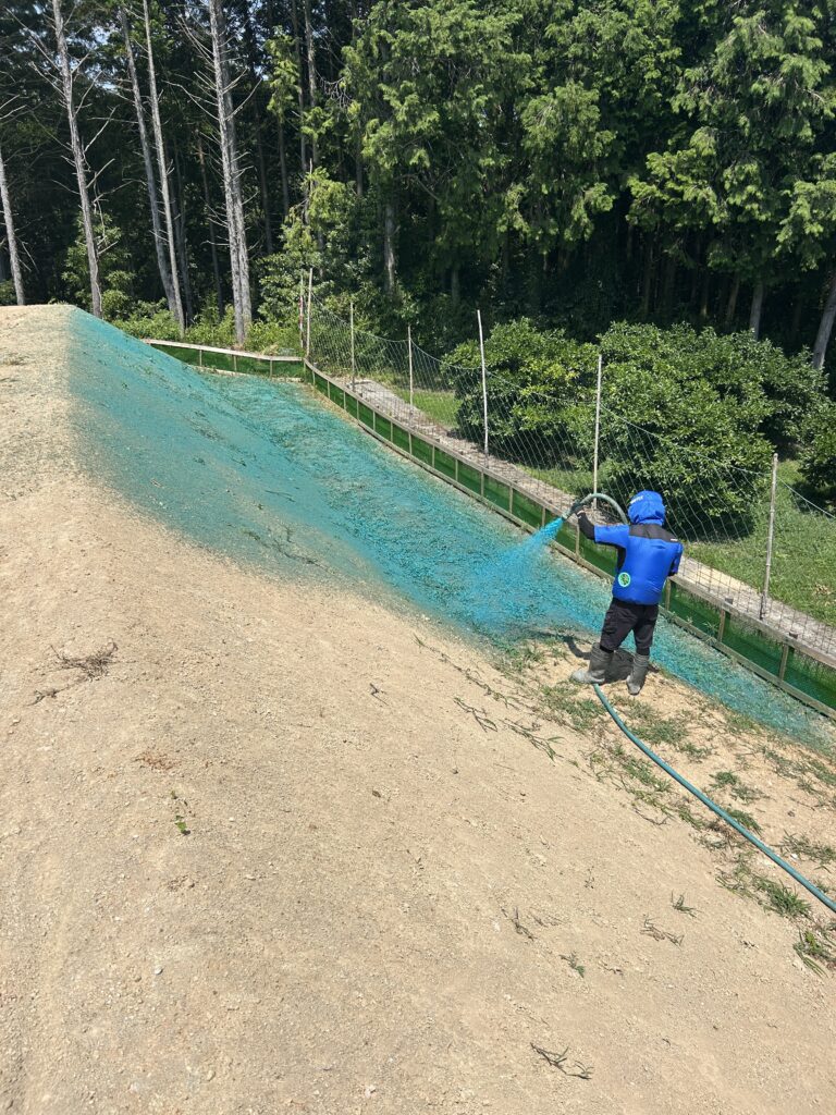 種子散布工の施工